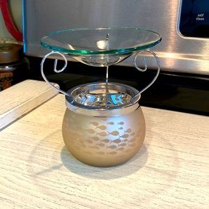 🕯️YANKEE CANDLE TART BURNER-Tan Flickering Fish with 4.5 inch diameter dish